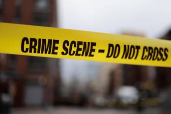 De acuerdo ocn The Des Moines Register, hay una fuerte presencial policial y médica alrededor de la escuela.