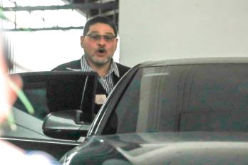 Saúl Méndez, secretario general del Suntracs desde 2010, enfrenta una orden de captura en Panamá por presunta estafa y blanqueo de capitales.