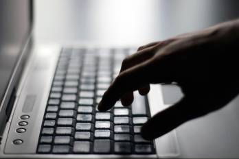 El discurso de odio se amplifica a través de las redes sociales.
