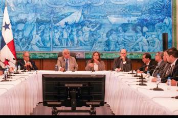 Reunión estratégica: Mulino dialoga con miembros de Realizando Metas sobre las reformas a la CSS
