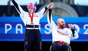 Jodie Grinham y Nathan McQueen en los Juegos Paralímpicos de París 2024.