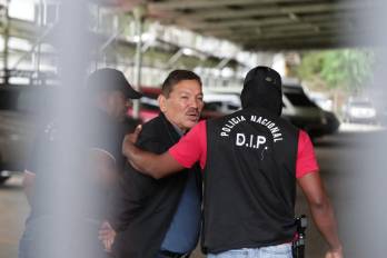 Genaro López, dirigente del Suntracs cuando fue conducido a la sede de la DIJ en Ancón.