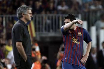 El entrenador portugués José Mourinho (izq.) y al argentino Lionel Messi.