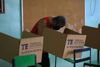 Los panameños elegirán al nuevo presidente y al vicepresidente de la República y 20 diputados para el Parlamento Centroamericano.