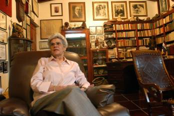 Fotografía de archivo fechada el 30 de abril de 2005 de la expresidenta de Nicaragua, Violeta Barrios de Chamorro, durante una entrevista con EFE en Managua (Nicaragua).