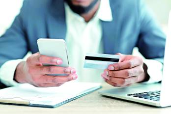 La banca móvil pasó de 557 millones de operaciones en 2022 a 1,577 millones en 2025.