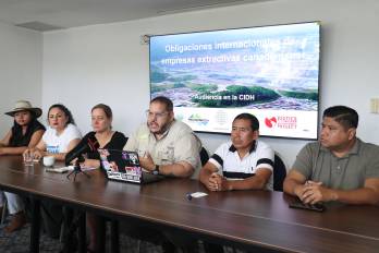 Conferencia de prensa de grupos de ambientalistas latinoamericanos contra la mineria que presentaran exigencias en la audiencia de CIDH.