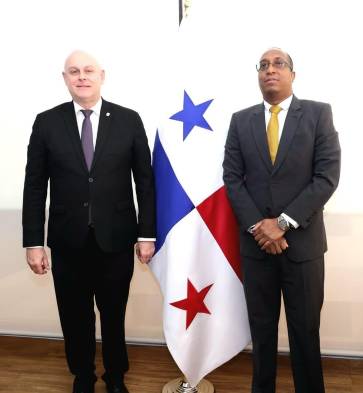 Carlos Guevara Mann y Javier Caraballo (d).