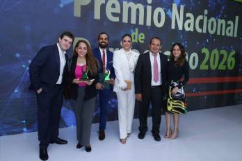 José Vilar, Mary Triny Zea, Juan Cajar, Ivette Leonardi, José Arcia y Darine Waked.
