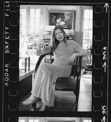 Fotografía cedida por Netflix donde aparece la escritora, periodista, ensayista y guionista de renombre estadounidense, Joan Didion.