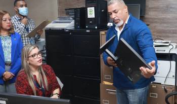 La Fiscal Superior Anticorrupción, Anilú Batista, en la inspección.