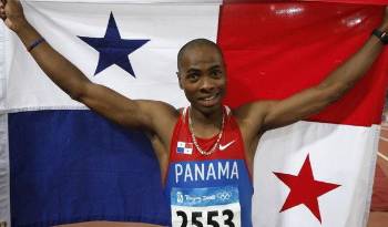 El saltador colonense, Irving Saladino, fue el primer atleta panameño en conseguir una medalla de oro.