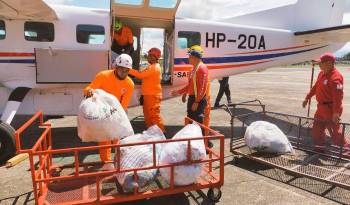 La ayuda humanitaria ha sido transportada vía aérea y acuática a las comunidades a las que no se puede acceder por tierra.
