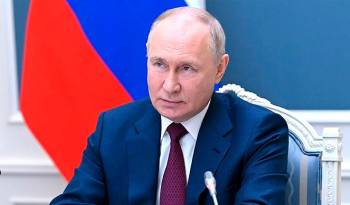 El presidente ruso, Vladimir Putin, dando un discurso en una sesión plenaria del Foro Económico Internacional de San Petersburgo (SPIEF) en San Petersburgo.