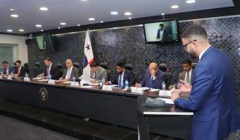 Richards explicó que algunos de los cambios que se proponen en este documento establece la inclusión de las empresas públicas.