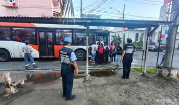 Paralelamente se mantienen las rondas policiales en las áreas residenciales.