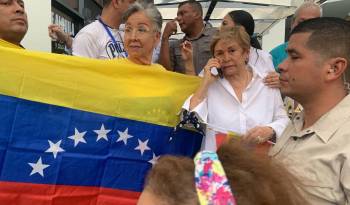 Moscoso recordó que los países democráticos deben respaldar a la oposición.