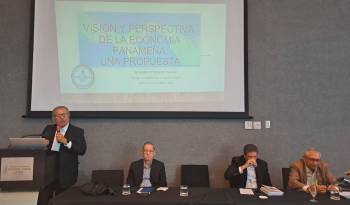 El economista Francisco Bustamante, durante el foro ”Visión y perspectiva de la economía panameña: Una visión”, realizado este miércoles.