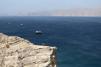 La promesa de una negociación “casi lista” convive con la continuidad del bloqueo naval contra Irán.