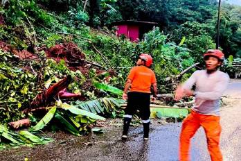 Mientras las lluvias continúan, comunidades enteras intentan recuperarse del paso del temporal.