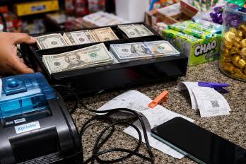 La Lotería Nacional y Policía intensifican operativos contra la venta ilegal de chances y billetes en comercios