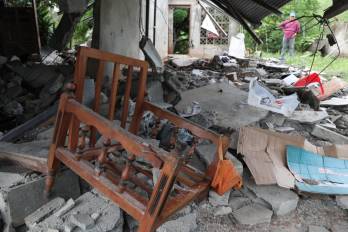 Ocho días después del terremoto, Panamá sigue enfrentando las secuelas de la tragedia.