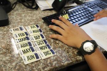 La Alcaldía de Panamá informó que las calcomanías y placas de diciembre 2025 están disponibles.