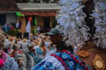 Asistir al Desfile de las Mil Polleras 2026 requiere preparación para disfrutar el evento con comodidad y seguridad.