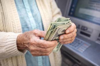 Los jubilados y pensionados cobrarán primer pago del bono permanente en abril.