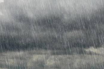 El Imhpa advierte sobre aguaceros con tormentas en la tarde y precaución por oleaje en el Pacífico