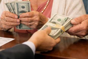 Primer pago del bono permanente será el 17 de abril, según informó la CSS.