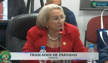 Etelvina de Bonagas, rectora de la Universidad Autónoma de Chiriquí (Unachi).