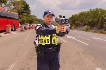 La Policía Nacional activa inversión de carriles hacía la capital por carnavales.