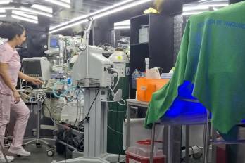 Bus barbería se convierte en sala de neonatología en medio de la emergencia en Chitré