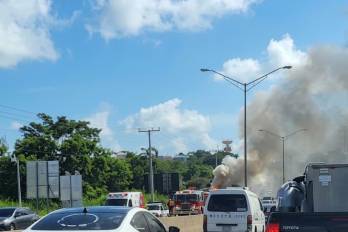 Camión se incendia cerca de Arboledas y afecta la circulación