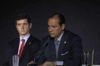 Canciller Javier Martínez-Acha pide respeto a la Constitución en relación con China.
