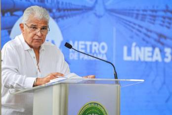 Mulino felicitó a los 80 estudiantes de la escuela La Primavera por su participación en el Desfile de Acción de Gracias en Nueva York.