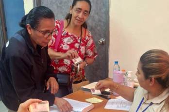 El MINSA anuncia feria de carnet blanco y verde para manipuladores de alimentos en Panamá.