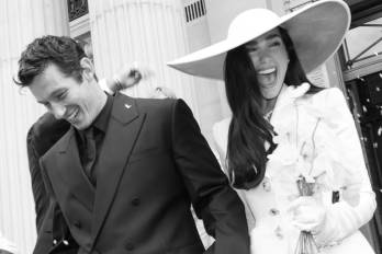 Dua Lipa y Callum Turner celebran en Sicilia en medio de protestas