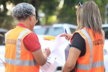 La Contraloría verificará documentos y permisos de vehículos oficiales durante operativo