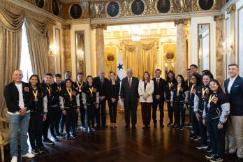 El mandatario los felicitó por su destacada participación
