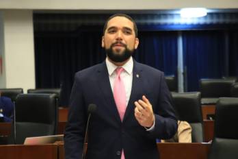 Diputado Zúñiga plantea revisar planillas y beneficios de los diputados.