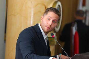 El alcalde Mizrachi rechaza regulación de Uber y propone modernizar taxis