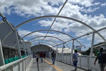 Metro de Panamá repara pasarela afectada por fuertes vientos
