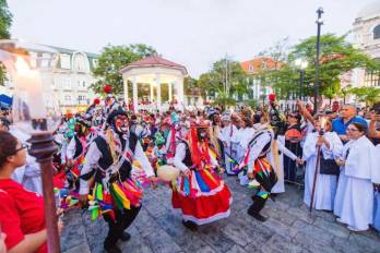 Casco Peatonal celebra con tamboritos, ferias y espectáculos artísticos