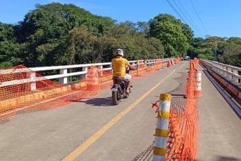 El MOP restablece paso vehicular por puente de Oria Arriba, en Pedasí.