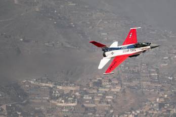 Caza F-16 aterriza en Tocumen tras falla en vuelo, informa el Senan.