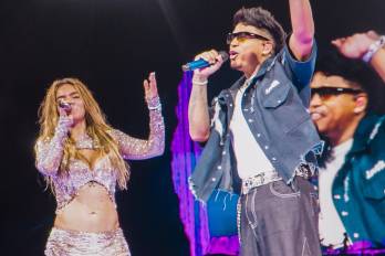 Karol G y Eddy Lover comparten escenario y ponen a gozar al público