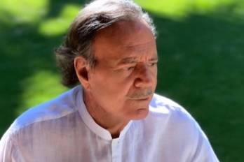 Julio Iglesias rompe su silencio y niega las acusaciones de acoso