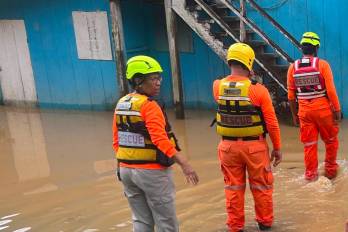 El Sinaproc atiende daños en Bocas del Toro por inundaciones y deslizamientos.